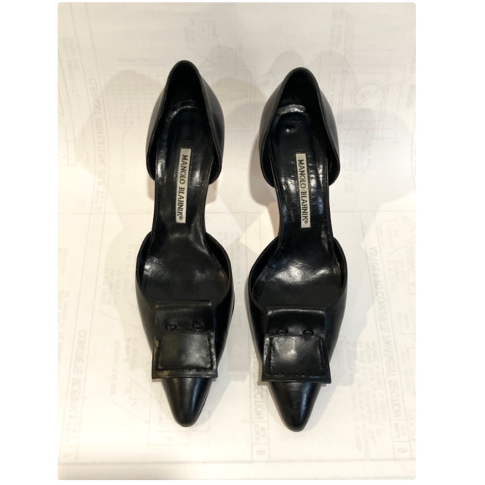 Manolo Blahnik D’Orsay Kitten Heel Pumps - size 37.5